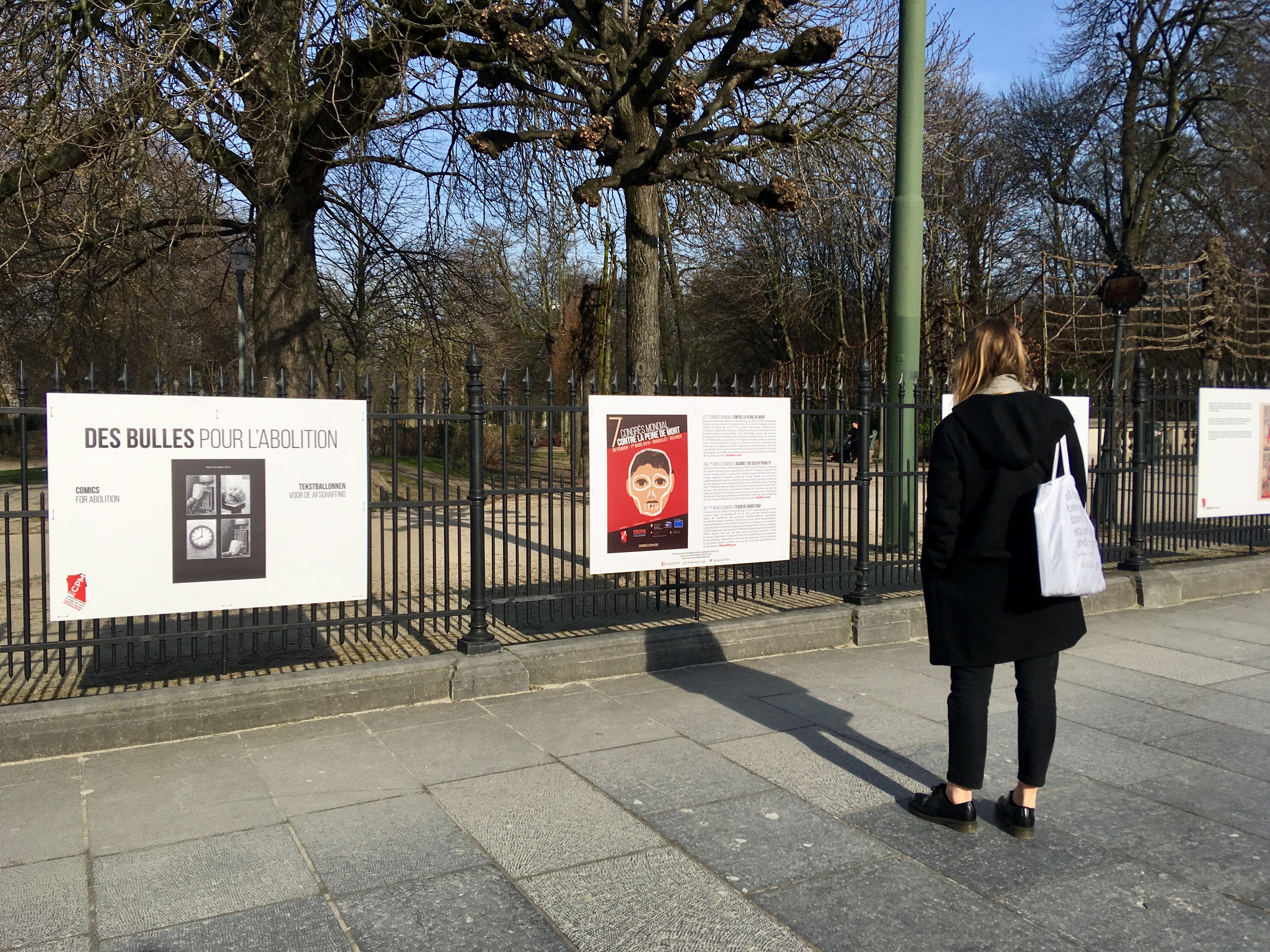 Des bulles pour l'abolition sur les grilles du Parc de Bruxelles, février 2019 © Adèle Martignon